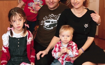 Wojciech Chuchnowski z żoną Inką i dziećmi