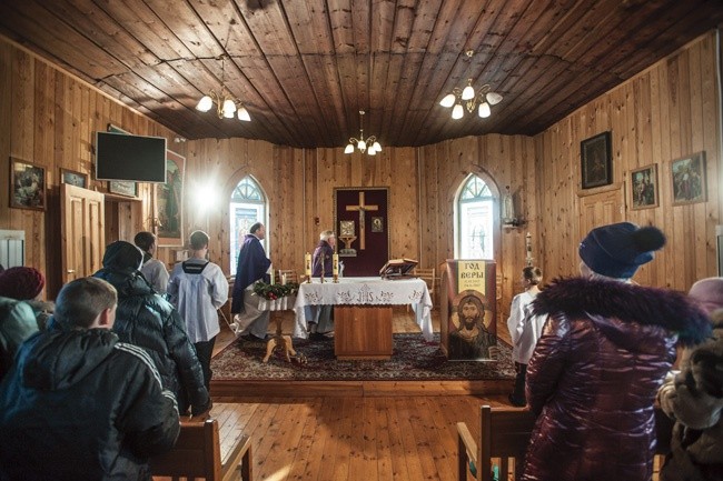 Kościółek odzyskano w 1990 r. – bardzo szybko jak na warunki rosyjskie. Przetrwał, bo dobudowano przed nim budynek klubu kołchoźnika, a całość obito deskami. Z drogi nie było widać, że za klubem jest niewielka świątynia