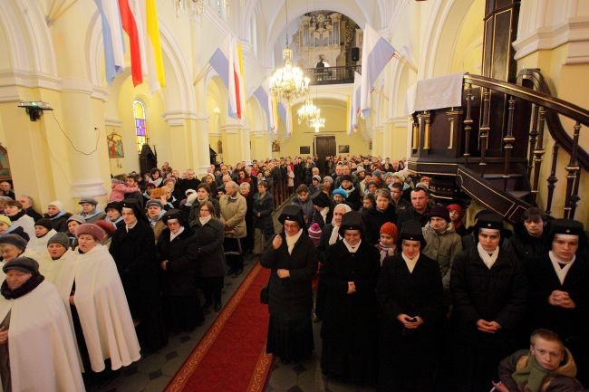 Parafia w Jadowie - rozpoczęcie peregrynacji figury MB Loretańskiej