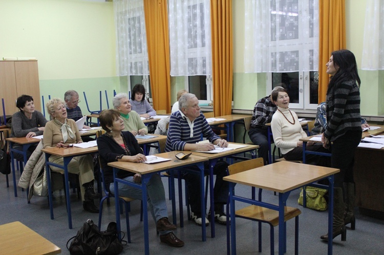 Gimnazjaliści uczą seniorów