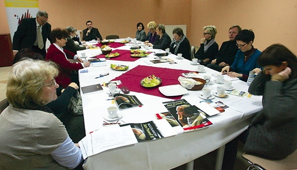  Frekwencja na spotkaniach na temat rodziny pokazuje,  że ludzie chcą słuchać katolickich doradców