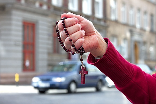  Modlitwa to największy dar, jaki każdy z nas może ofiarować kapłanom – przekonują organizatorzy akcji