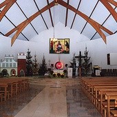 Obszerne wnętrze kościoła u palotynów