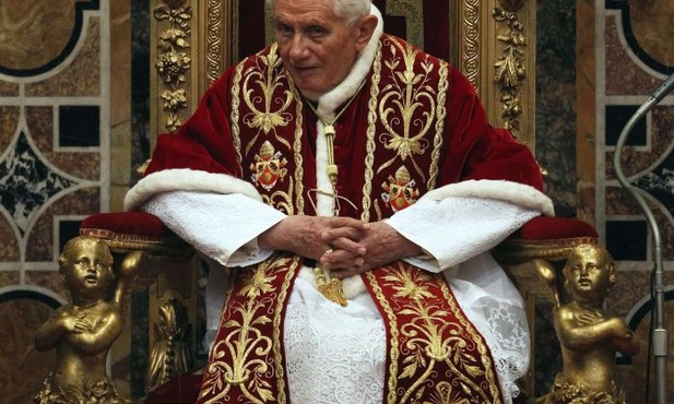 Benedykt XVI dziękuje żandarmom 