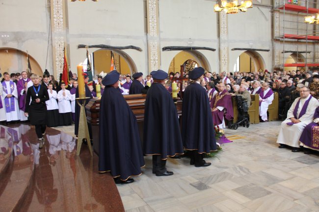 Pogrzeb ks. prałata Gerarda Kowolika