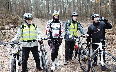  Rawa Mazowiecka, 6 stycznia. Od początku grudnia cykliści w każdą niedzielę  organizują zimowe rajdy rowerowe