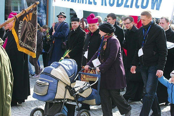 Zmiana nazwy pochodu podkreśla fakt, że w marszu  bierze udział wiele rodzin 