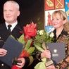  Tegoroczne Koniki odebrali Tomasz Bobin, dyrektor Urzędu Morskiego w Słupsku,  oraz Małgorzata Szmidt, terapeutka specjalna