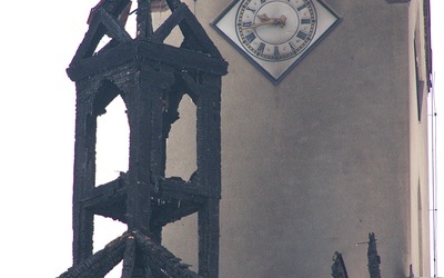  Zegar na wieży kościoła w Jaśkowicach zatrzymał się o godz. 21.44