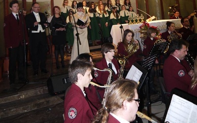 Płońskie kolędowanie uświetnił występ Młodzieżowej Orkiestry Dętej "Con Grazia" z solistami
