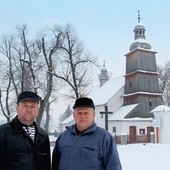  Grzegorz Średniawa i Kazimierz Świerczek z rady parafialnej przyznają, że sporo robi się w parafii inwestycji, bo wspólnocie na tym po prostu zależy