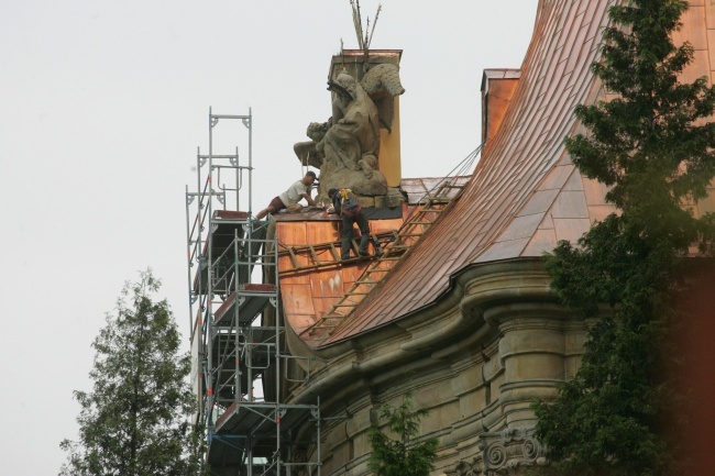 Podczas prac remontownych na dachu bazyliki