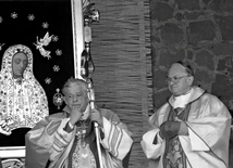 We wrześniu 2007 r. kard. Józef Glemp koronował obraz Matki Bożej w Kałkowie-Godowie