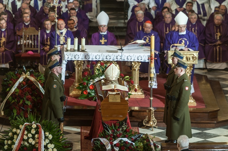 Pożegnanie Prymasa i ostatnia droga do Archikatedry.