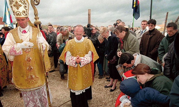  Arcybiskup Bernard Fellay, przełożony Bractwa Kapłańskiego Św. Piusa X