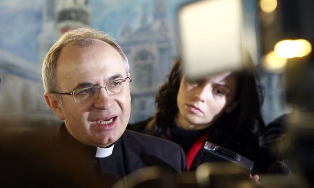 Rzecznik Episkopatu: Książka Overbeeka jednostronna