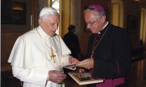 Abp Zygmunt Zimowski od trzydziestu lat jest bliskim współpracownikiem Benedykta XVI