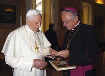 Abp Zygmunt Zimowski od trzydziestu lat jest bliskim współpracownikiem Benedykta XVI