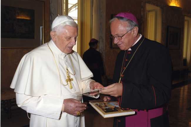 Abp Zygmunt Zimowski od trzydziestu lat jest bliskim współpracownikiem Benedykta XVI