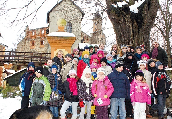  Wycieczka na Zamek Grodno to obowiązkowy punkt programu w Zagórzu Śląskim