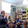  Inauguracyjne spotkanie klubu Podwale 13 odbyło się w pierwszej w Warszawie bibliotece sąsiedzkiej  