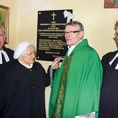  Na zdjęciu (od lewej) uczestnicy uroczystości: pastor dr Dietrich Hallmann z Cottbus z żoną Dorotheą, ks. Marek Pietkiewicz i ks. Dariusz Lik