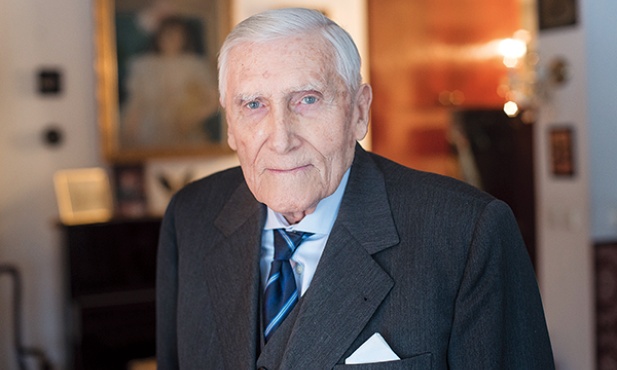 Prof. Witold Kieżun  6 lutego skończył 91 lat. Żołnierz Armii Krajowej, uczestnik powstania warszawskiego odznaczony krzyżem Virtuti Militari, więzień sowieckich łagrów. Przez 20 lat wykładał zarządzanie na uniwersytetach w USA i Kanadzie, pracował także w Afryce jako ekspert ONZ, przygotowywał założenia reformy administracyjnej w wielu krajach, m.in. na Węgrzech. Autor kilkudziesięciu książek. Ostatnio ukazały się  „Patologia transformacji”  oraz „Drogi i bezdroża polskich przemian”. Pracownik naukowy ...