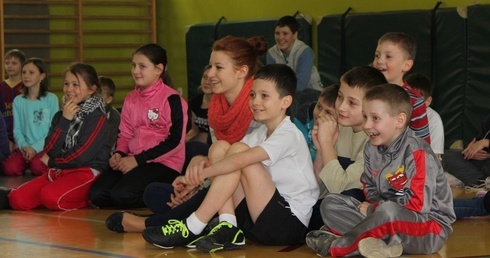 Skaczą na skakance... ze św. Faustyną