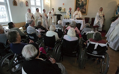 Spotkania biskupów z chorymi są wieloletnim zwyczajem diecezji legnickiej