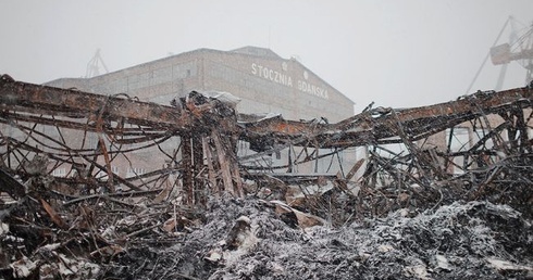 Tereny postoczniowe, hala rozebrana po pożarze w styczniu 2012 r.