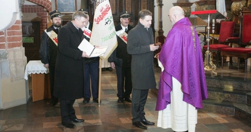 Kapłan odznaczony przez Solidarność