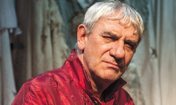 Wiktor Zborowski aktor teatralny, filmowy, radiowy. Śpiewa też piosenki. Siostrzeniec Jana Kobuszewskiego. Mąż Marii Winiarskiej. W tym roku obchodzi jubileusz 40-lecia pracy twórczej.
