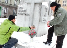  Bracia Dariusz i Marcin Dembińscy również 1 marca spotkają się pod wałbrzyskim pomnikiem Niepodległości