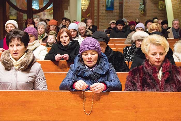 Czciciele miłosierdzia Bożego spotykają się w parafii  bł. Karoliny w Tychach  w trzecie piątki miesiąca na Mszy św. i konferencji