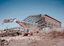  Gdańsk, tereny postoczniowe, 23 marca 2012 r. Dawny wydział K2, w niegdysiejszym ciągu montażu U-Bootów. Czas powstania: początek XX wieku. Nr inwentarzowy: 1A