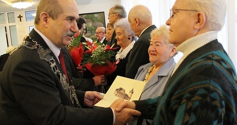 Złote i diamentowe pary z medalami