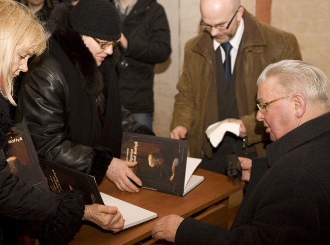 Spotkanie autorskie z ks. prałatem Józefem Słomskim