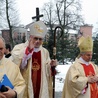 W procesji wejścia bp Radosław Zmitrowicz błogosławił swych ziomków z kozienickiej parafii pw. Świętego Krzyża i całej rodzinnej diecezji
