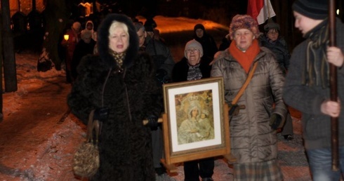 Uczestnicy marszu pokutnego w Olsztynie