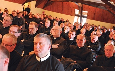  Do Paradyża przyjechało kilkuset księży pracujących na terenie diecezji zielonogórsko-gorzowskiej. Seminarium to wciąż ich miejsce formacji