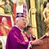 Sumie dziękczynnej za pontyfikat Benedykta XVI przewodniczył bp Andrzej F. Dziuba