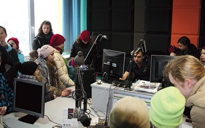  Jak płynie czas na antenie, dzieci ze Skoczowa obserwowały w radiowym studiu