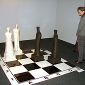 Intrygująca szachowa instalacja