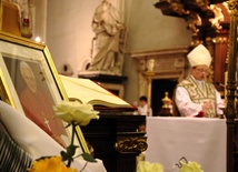 Krakowianie modlitwą pożegnali papieża
