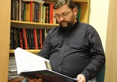 Prof. Piotr Niwiński, wykładowca Uniwersytetu Gdańskiego. Od wielu lat bada i popularyzuje historię oddziału „Łupaszki”
