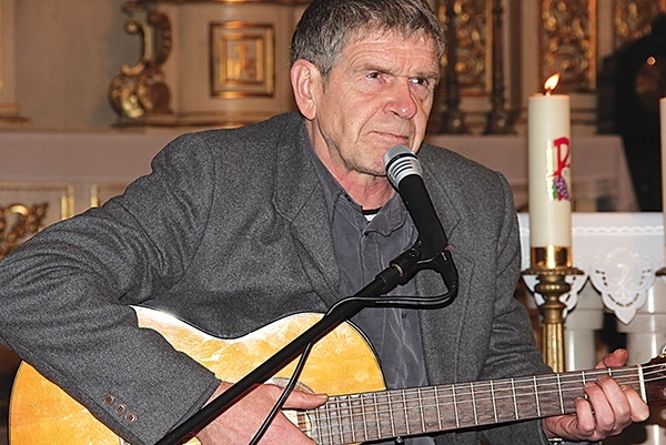  Podczas rekolekcji w Rzeczycy o swoim życiu, wychodzeniu z nałogu i drodze z Bogiem opowiadał Lech Dyblik. Aktor zaśpiewał także kilka utworów ze swojej płyty „Bandycka dusza” 
