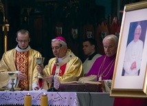  Abp Wojciech Ziemba zaznaczył, że całe swoje życie Benedykt XVI poświęcił na przekazywanie światu prawdy kim naprawdę jest Jezus Chrystus