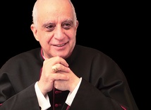 Salvatore (Rino) Fisichella Ma 61 lat, jest arcybiskupem tytularnym i biskupem pomocniczym diecezji rzymskiej, był przewodniczącym Papieskiej Akademii Życia, a następnie przewodniczącym Papieskiej Rady ds. Nowej Ewangelizacji.