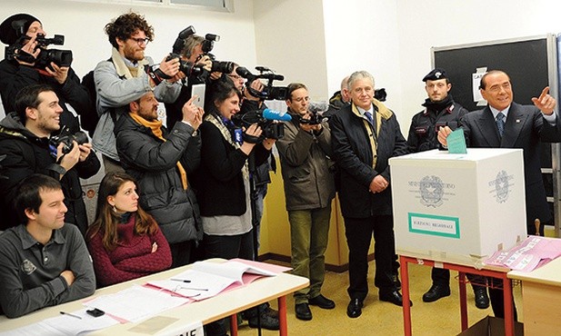 Wielkim zwycięzcą wyborów okazał się Silvio Berlusconi (pierwszy z prawej)