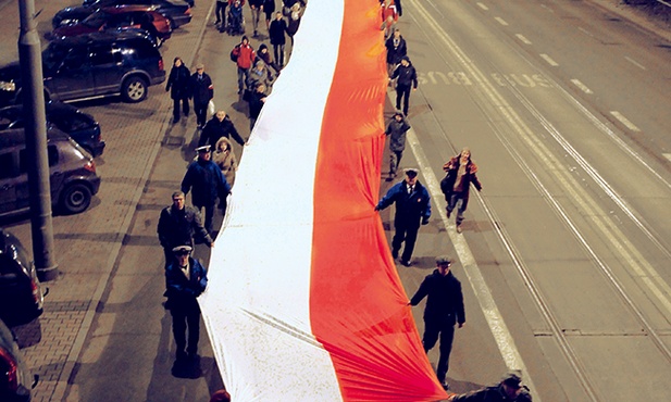 Szczecinianie oddali hołd żołnierzom wyklętym, maszerując, 1 bm. ulicami miasta. Obchody Dnia Pamięci Żołnierzy Wyklętych odbyły się w całej Polsce